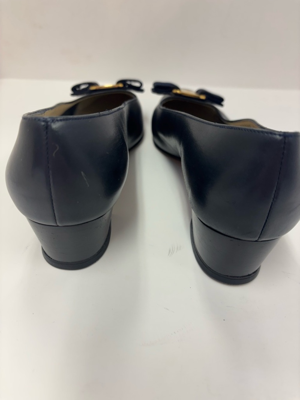 SALVATORE FERRAGAMO PUMP SHOE PREPPY WOMEN SIZE 7 NAVY BLUE - Picture 2 of 6